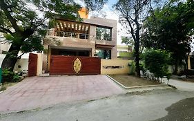 Holidazzle Lodge Islamabad